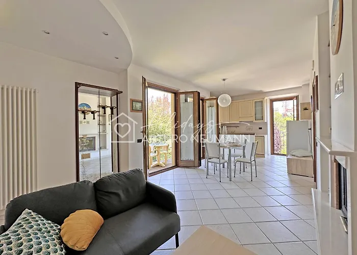 Διαμέρισμα 560 - Trilocale A Sirolo, Al Primo Piano Con Giardino, Aria Condizionata E Wi-fi *